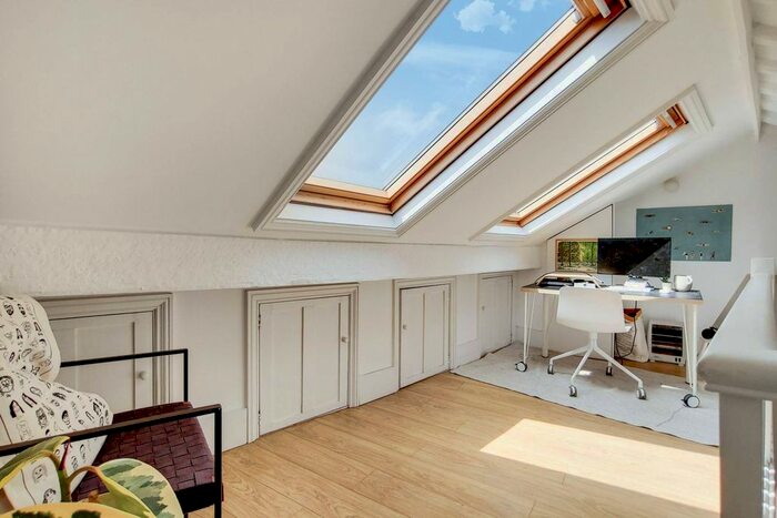 2 Bedroom Flat To Rent In Kings Cross Road, King's Cross, London, WC1X