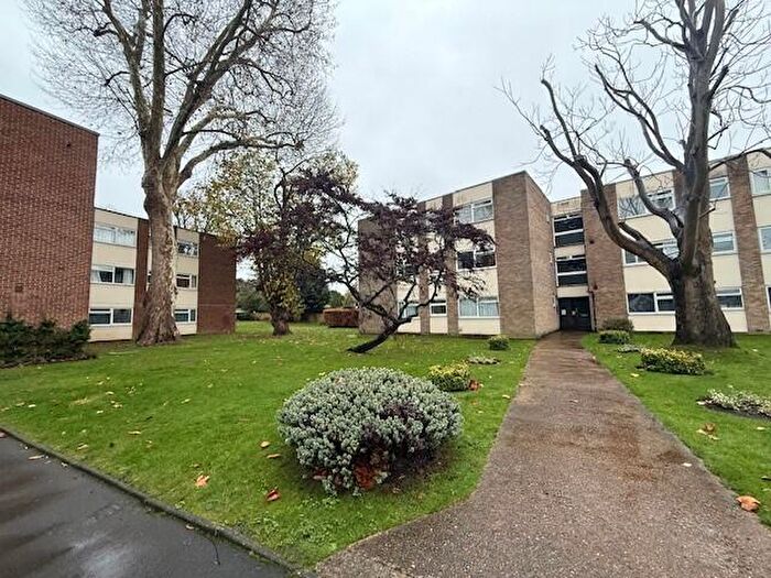 2 Bedroom Flat To Rent In Silverwood Close, Beckenham, BR3