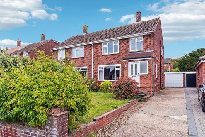 3 Bedroom Semi-Detached House For Sale In Byrd Walk, Baldock, SG7