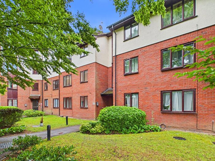 1 Bedroom Flat For Sale In Romana Court, Sidney Road, Staines, Surrey, TW18