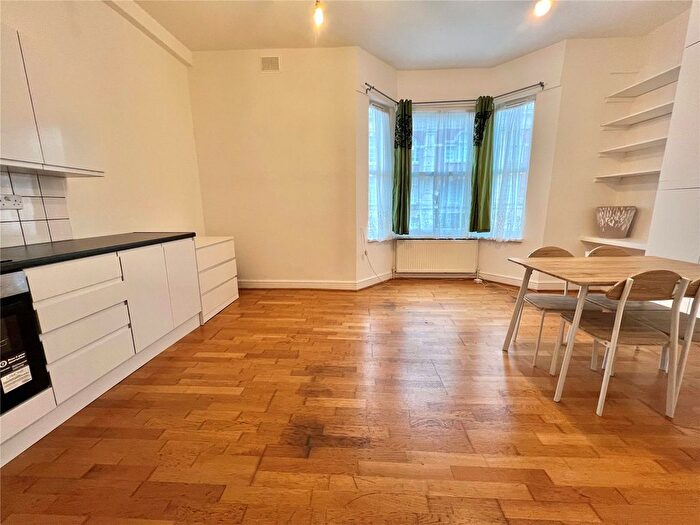2 Bedroom Flat To Rent In Mayes Road, London, N22