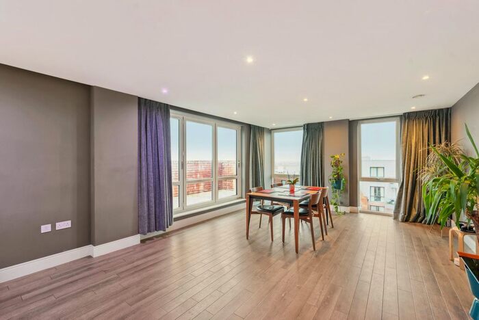 3 Bedroom Flat To Rent In Gaumont Place, London, SW2
