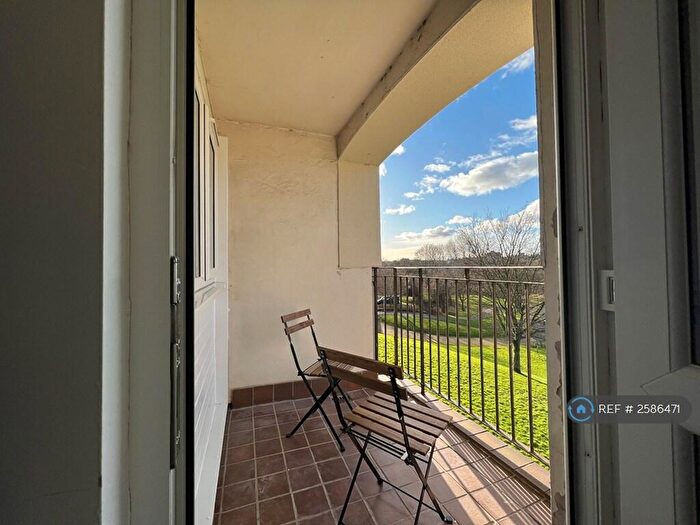 4 Bedroom Flat To Rent In Hmo Melvaig Place, Glasgow, G20