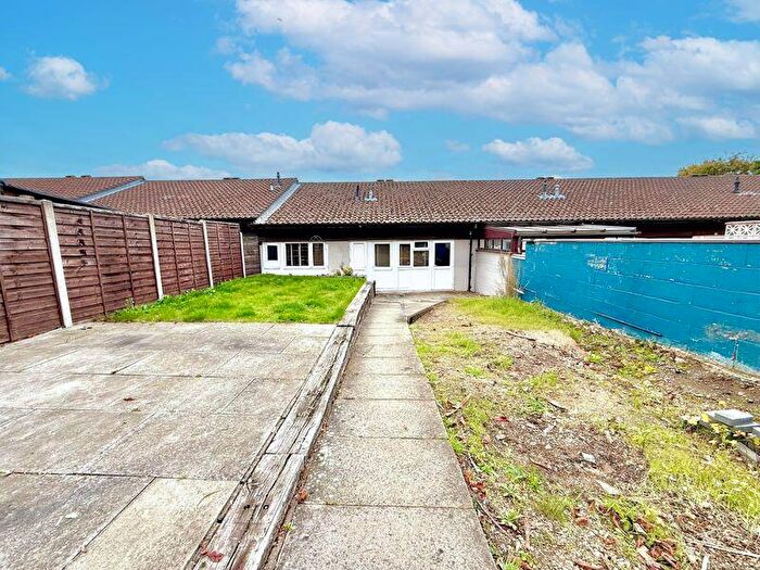 3 Bedroom Bungalow For Sale In Garraways, Coffee Hall, Milton Keynes, MK6