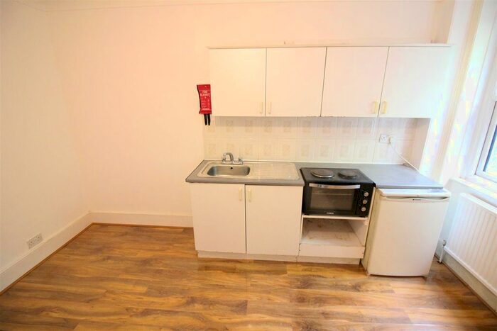 Studio To Rent In Madeley Road, London, W5