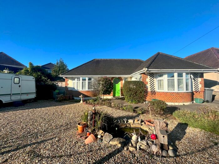 3 Bedroom Bungalow To Rent In Palfrey Road, Bournemouth, BH10