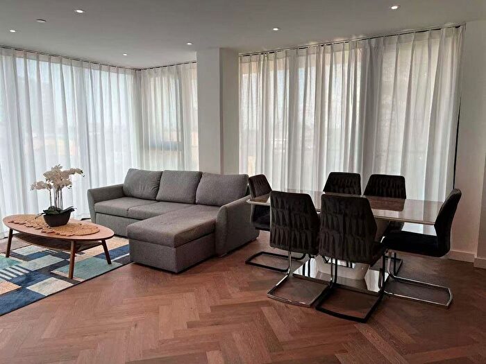 2 Bedroom Flat To Rent In London, E1W