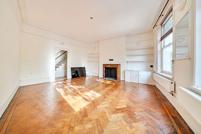3 Bedroom Flat For Sale In Blythe Road, Brook Green, London, W14