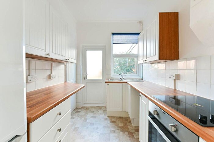 2 Bedroom Maisonette To Rent In Chessington Road, West Ewell, KT19