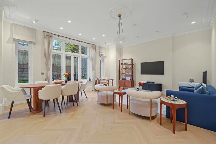 2 Bedroom Apartment To Rent In Netherhall Gardens, Hampstead, London, NW3