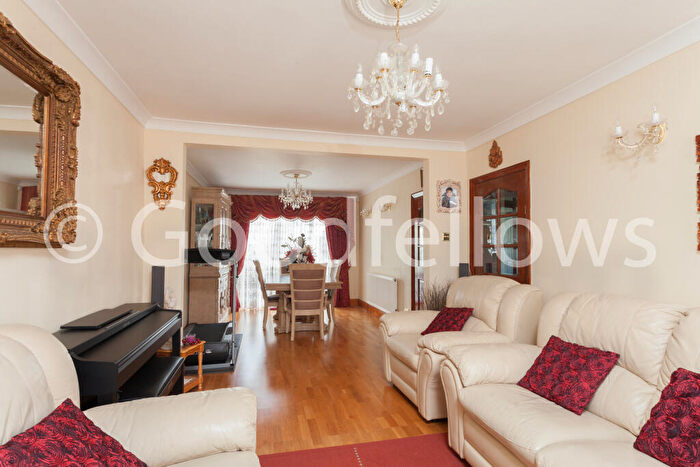 3 Bedroom House To Rent In Dunster Avenue, Morden, Surrey, SM4