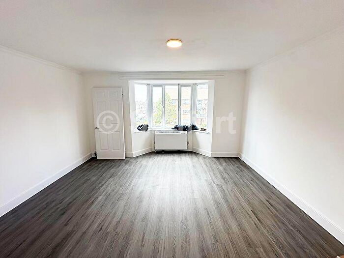 3 Bedroom Flat To Rent In Malyon Court, Barking Road, London, E6