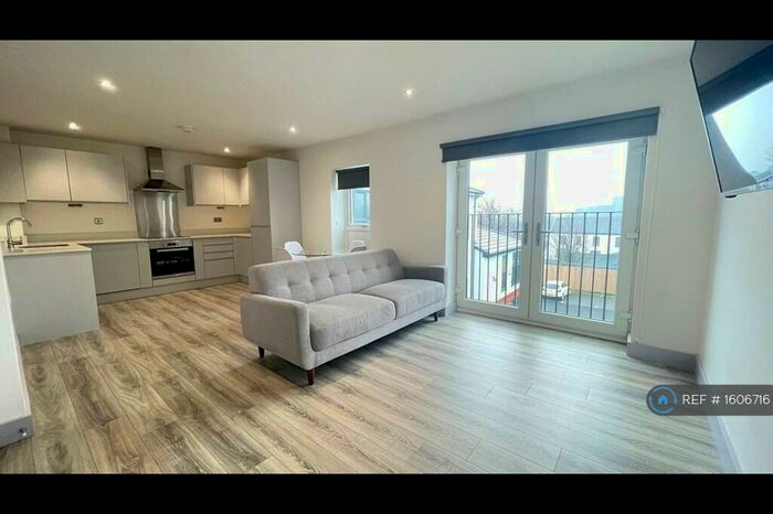 2 Bedroom Penthouse To Rent In Trinity Court, Leeds, LS9