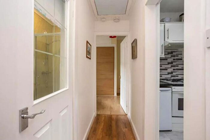 1 Bedroom Flat To Rent In , Causewayside, Edinburgh, EH9