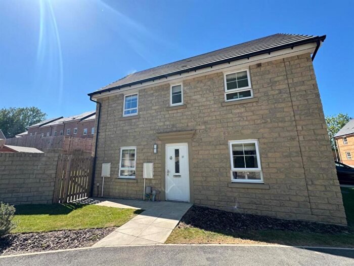 3 Bedroom Detached House For Sale In Greenway, Cleckheaton, BD19