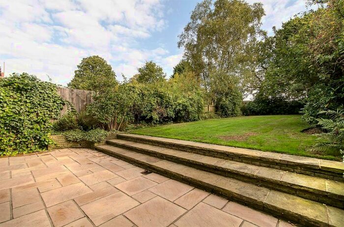 4 Bedroom Semi-Detached House To Rent In Ringwood Avenue, London, N2