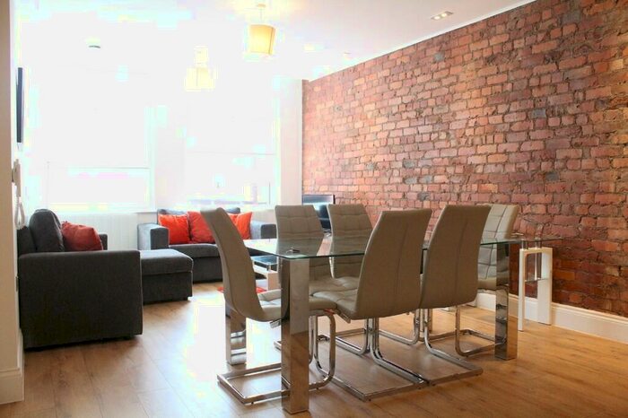 2 Bedroom Apartment To Rent In Canal Street, Manchester, M1