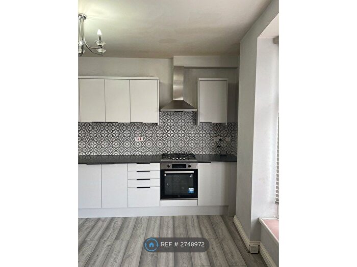 2 Bedroom Flat To Rent In York Place, Ilford, IG1