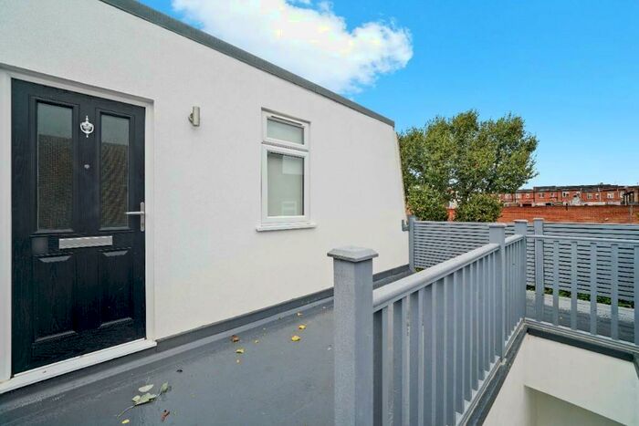 1 Bedroom Flat To Rent In Victoria Road, Ruislip, Middlesex, HA4