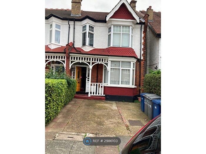 2 Bedroom Flat To Rent In Chislehurst Avenue, London, N12