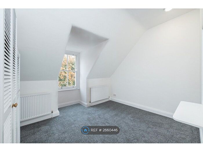 2 Bedroom Flat To Rent In Avonmore Road, London, W14
