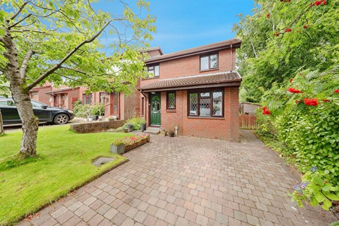 3 Bedroom End Of Terrace House For Sale In Woodlands Park, Thornliebank, Glasgow, G46