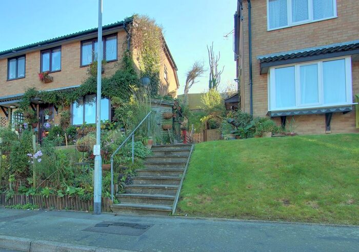 2 Bedroom Property To Rent In Pinders Road, Hastings, TN35