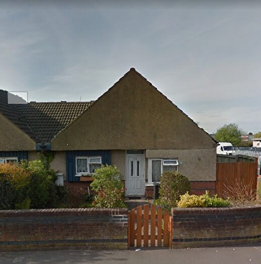 2 Bedroom Bungalow To Rent In Gatehouse Way, Bristol, BS13