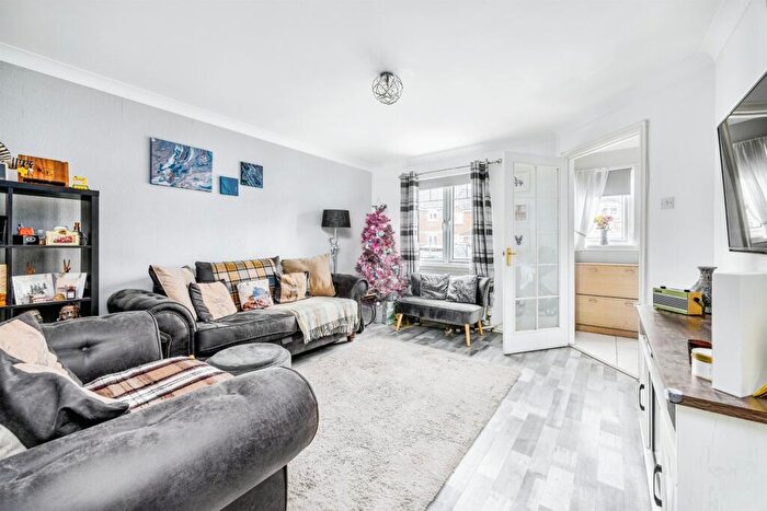 3 Bedroom End Of Terrace House For Sale In Kingston Crescent, Port Glasgow, PA14
