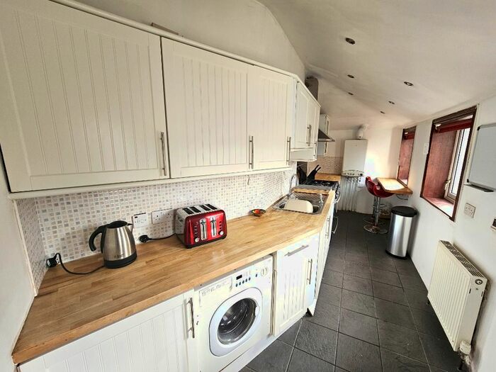 2 Bedroom Flat To Rent In Broomhill Road, West End, Aberdeen, AB10