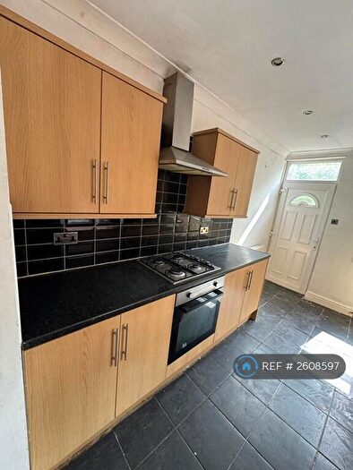 4 Bedroom Maisonette To Rent In Sunderland Road, Gateshead, NE8