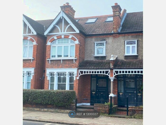 3 Bedroom Maisonette To Rent In London, London SW19