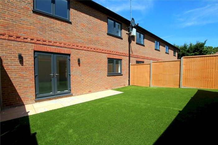 2 Bedroom Flat To Rent In A Omers Rise, Burghfield Common, Reading, Berkshire, RG7