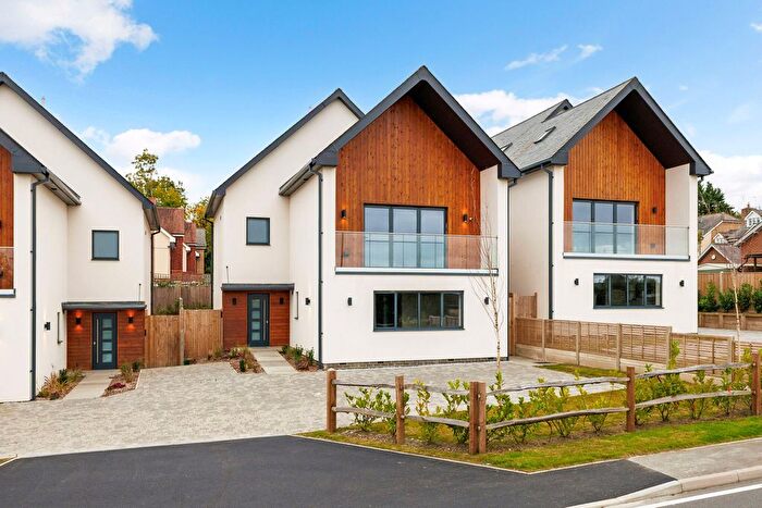 4 Bedroom Detached House For Sale In The Furlongs, Tadworth, KT20