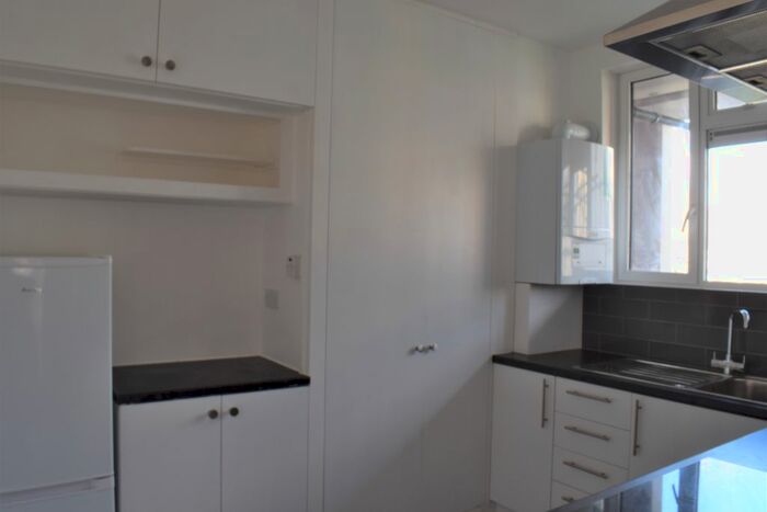 3 Bedroom Flat To Rent In Hallfield Estate, Bayswater, W2