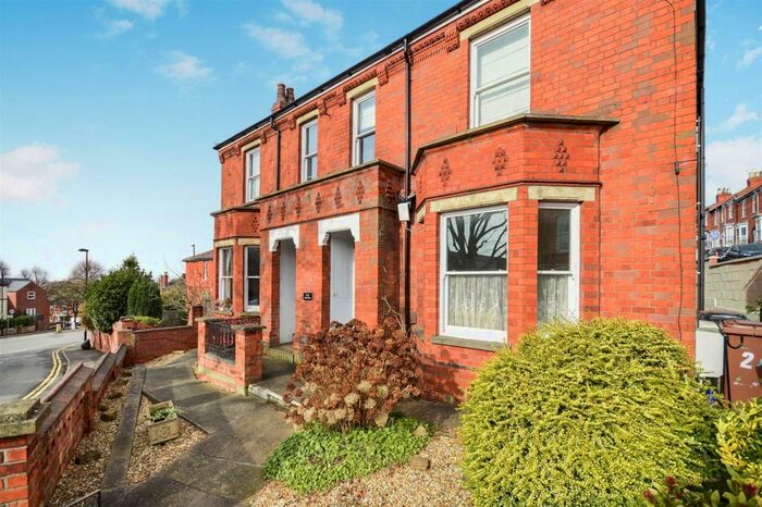 2 Bedroom Flat To Rent In Carline Road, Lincoln, LN1