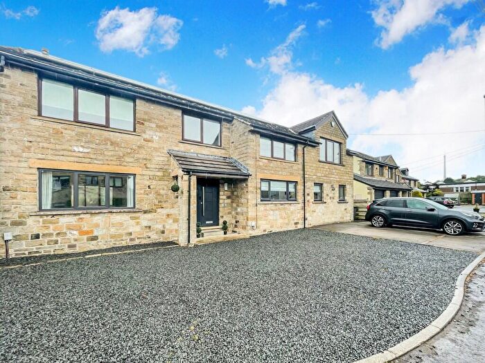 6 Bedroom Detached House For Sale In Gregory Drive, Highburton, HD8