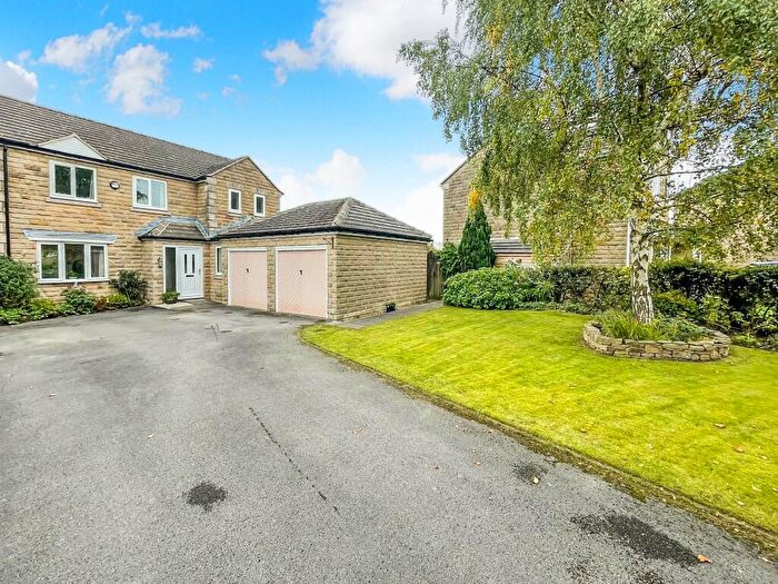 4 Bedroom Detached House For Sale In Helted Way, Almondbury, Huddersfield, West Yorkshire, HD5