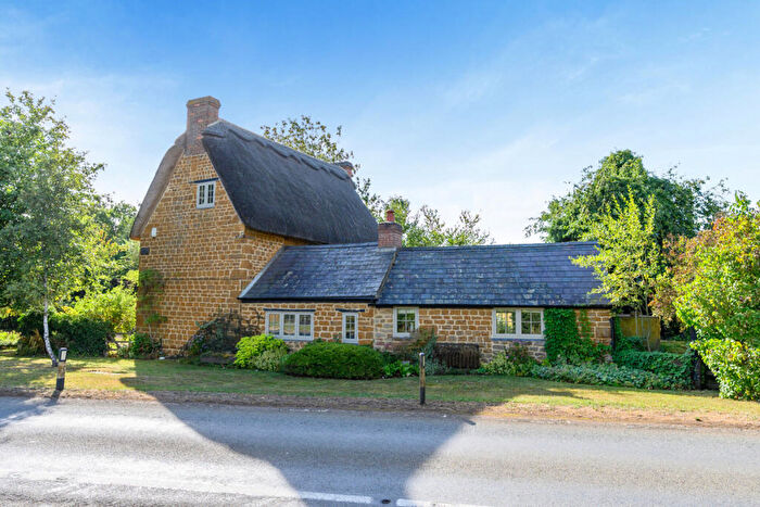 4 Bedroom Cottage For Sale In Stratford Road Wroxton Banbury, Oxfordshire, OX15