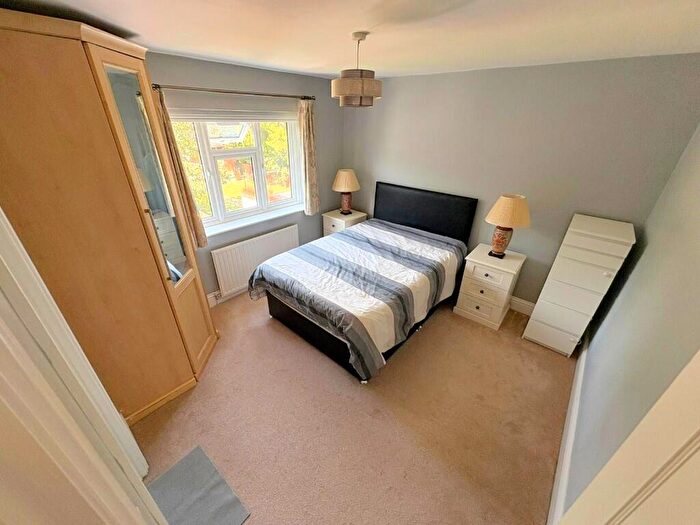 Studio To Rent In Felstead Avenue, Ilford, London, IG5