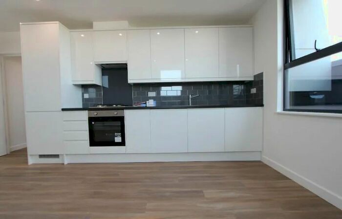 2 Bedroom Flat To Rent In Disraeli Road, London, SW15