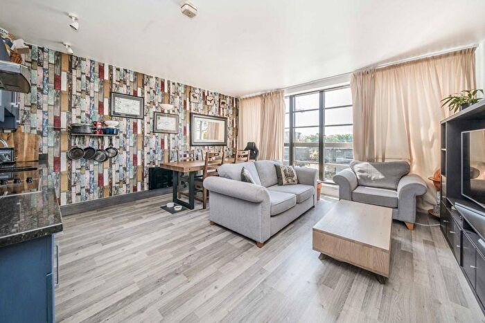 1 Bedroom Flat To Rent In London Road, Isleworth, TW7