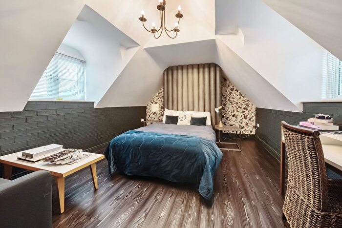 5 Bedroom Flat To Rent In Bagpath, Tetbury, GL8