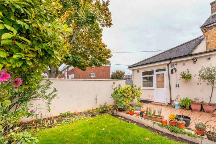 Studio To Rent In Ilford, Ilford, IG1