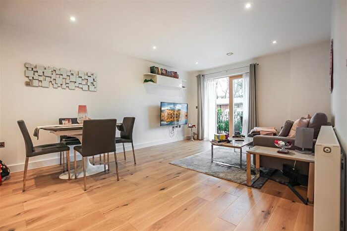1 Bedroom Flat To Rent In Riverwell Close, Watford, WD18