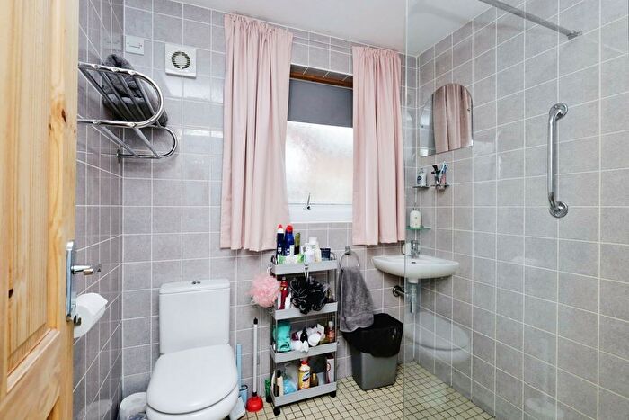 2 Bedroom Detached Bungalow For Sale In Oakleaf Drive, Polegate, BN26