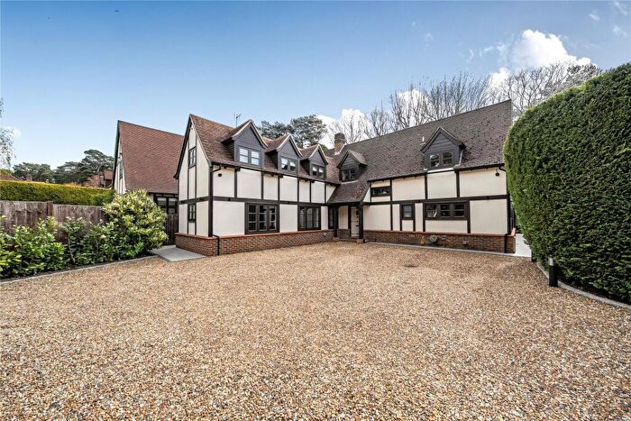 4 Bedroom Detached House For Sale In Youlden Drive, Camberley, Surrey, GU15