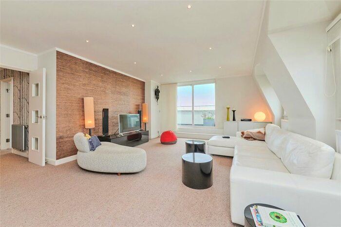 3 Bedroom Flat To Rent In Warrington Gardens, Little Venice, London, W9