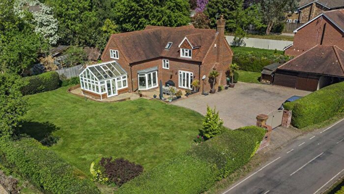 4 Bedroom Detached House For Sale In Upper Basildon, Reading, Berkshire, RG8