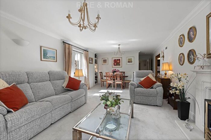 2 Bedroom Flat For Sale In Cobham Grange, Cobham, KT11